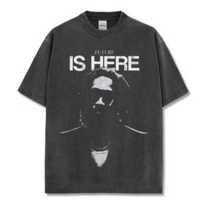 פיוצ'ר IS HERE - חולצת גרפיקס